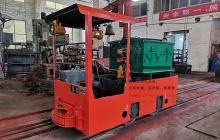 一批蓄電池湘潭電機車發往煤礦